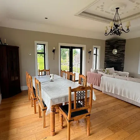 Country house Corndulla House